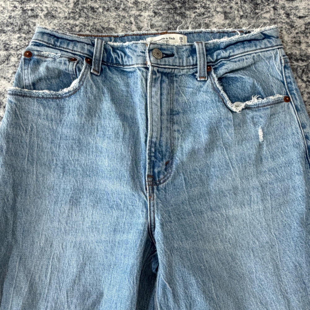 Abercrombie & Fitch The 90s Straight Jeans Women 28/6s Light Wash Distressed - Picture 4 of 12